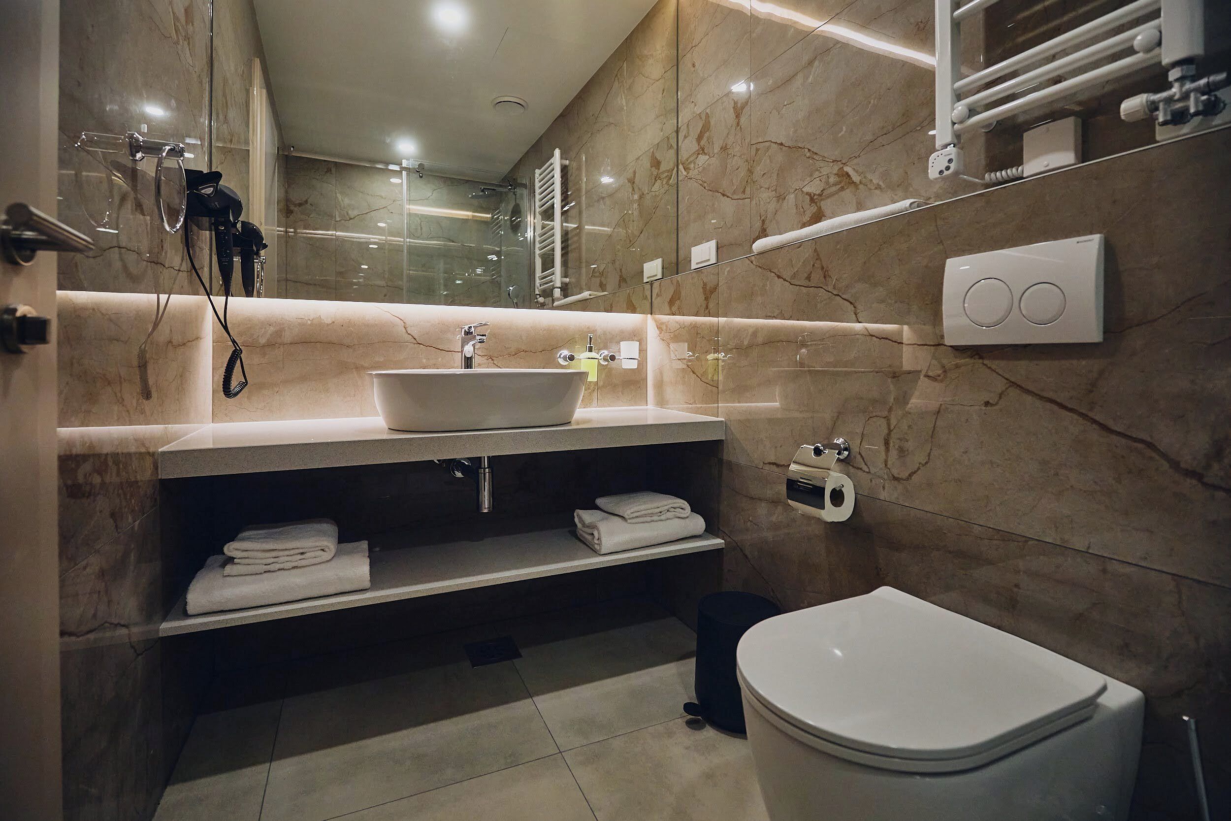 superior double room | 1 bedroom, minibar, in-room safe, desk