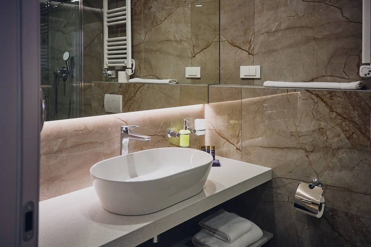 superior double room | 1 bedroom, minibar, in-room safe, desk