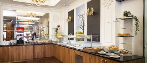 Free daily buffet breakfast