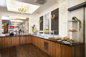 Free daily buffet breakfast