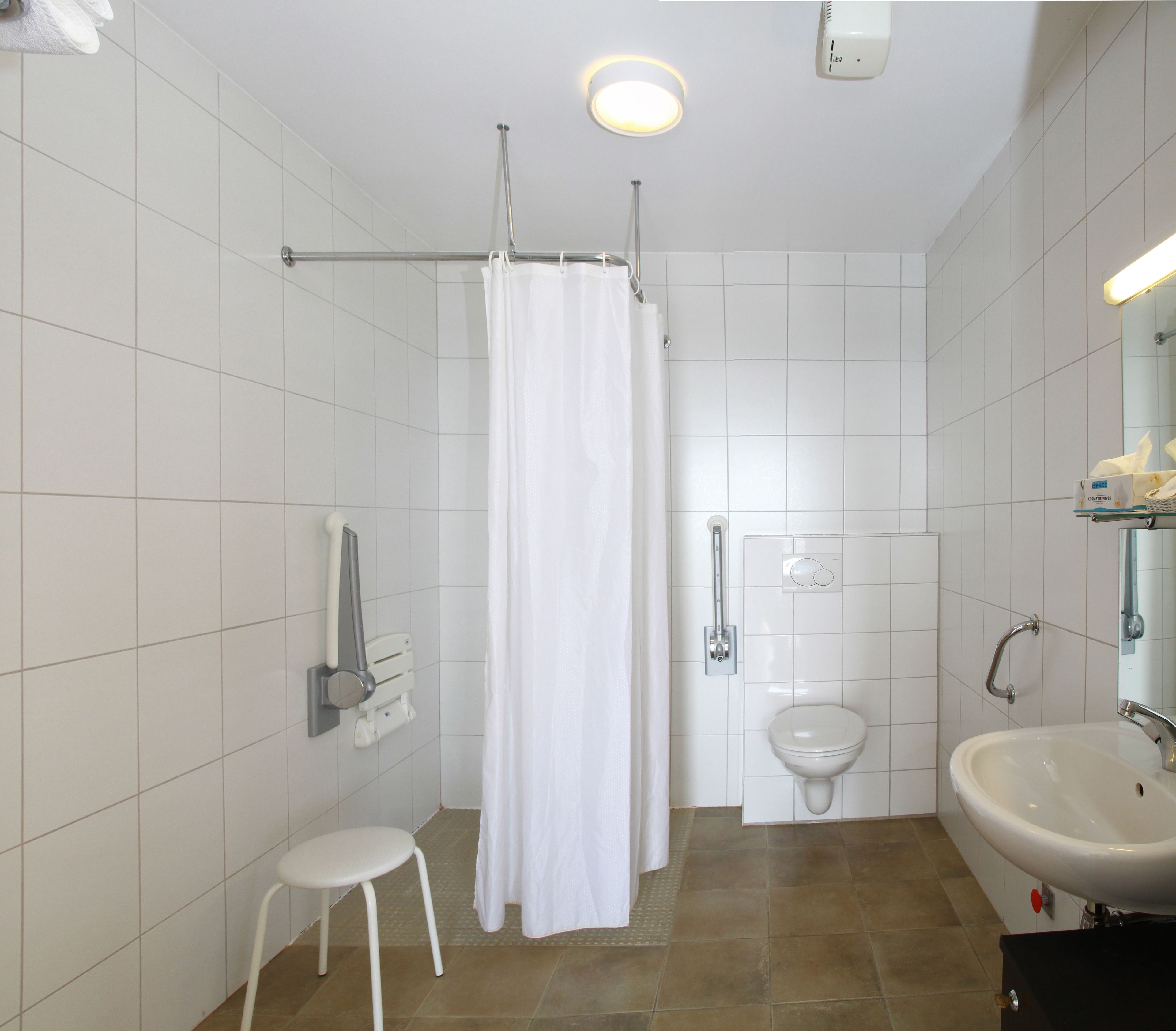 double room | bathroom | free toiletries, hair dryer, towels