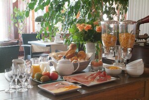 Desayuno bufé gratuito y diario