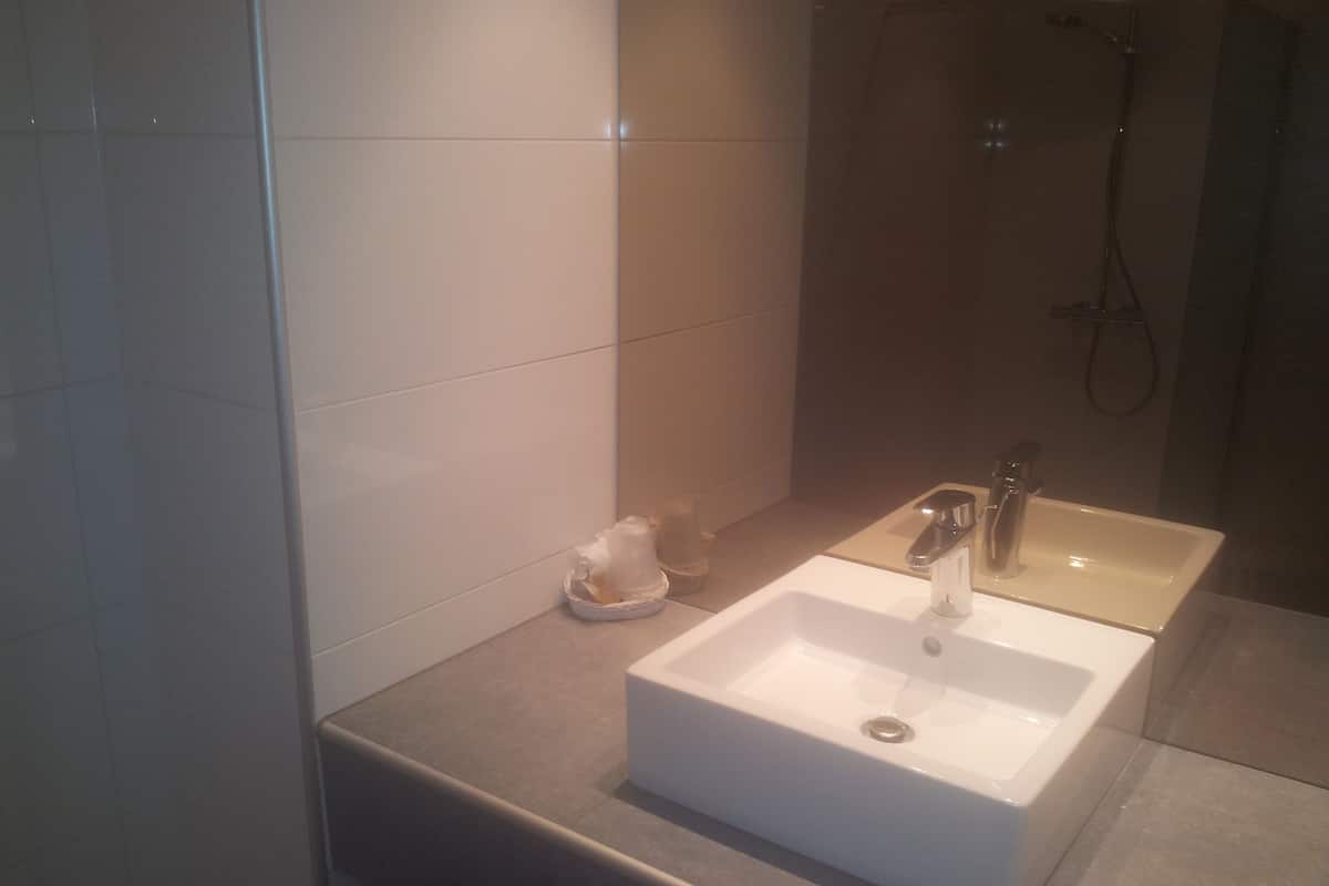 double room | bathroom sink