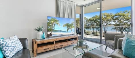 Appartement, 3 chambres | Coin séjour | Télévision à écran plat, lecteur de DVD