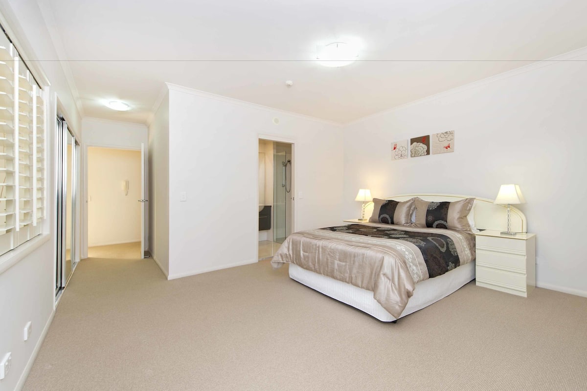 1 bedroom, premium bedding, individually furnished, desk