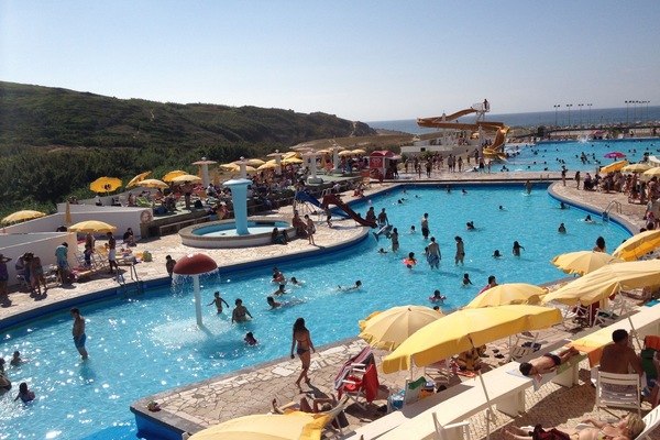 Seasonal outdoor pool, pool umbrellas, sun loungers