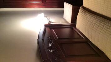 Habitación doble estándar, baño privado | Decoración personalizada, muebles diferentes y escritorio