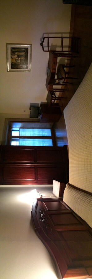 Standard Double Room, Private Bathroom | Individually decorated, individually furnished, desk, blackout curtains - San Nicolas (Santiago de Compostela)