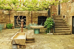 Lunch and dinner served, Regional cuisine - San Nicolas (Santiago de Compostela)