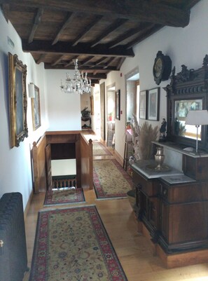 Hallway - San Nicolas (Santiago de Compostela)