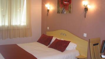 Desk, rollaway beds, free WiFi