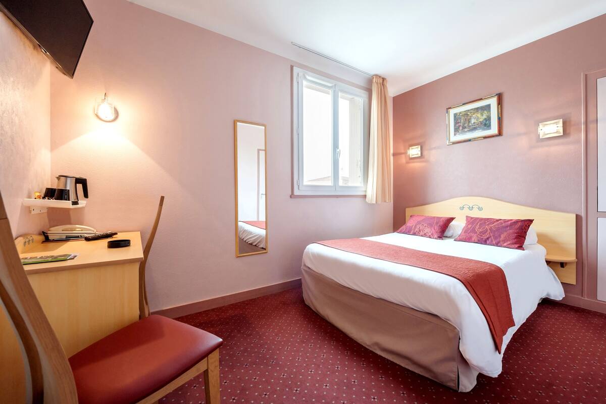 Double Room (Sandrina - for 1 or 2 pers.) | Desk, rollaway beds (surcharge), WiFi (free)
