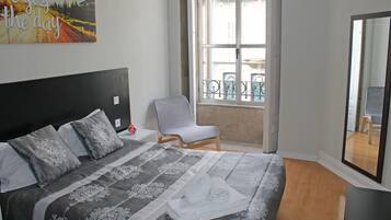Double Room, Private Bathroom | Desk, free WiFi