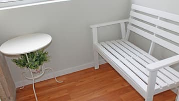 Double Room, Private Bathroom | Desk, free WiFi