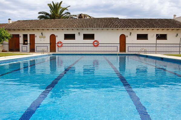 Outdoor pool - Hotel Antiga (Calafell)