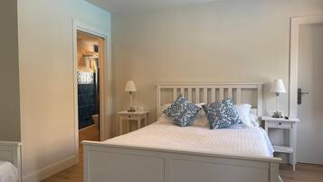 Triple Room | Blackout drapes, cribs/infant beds, free WiFi, bed sheets