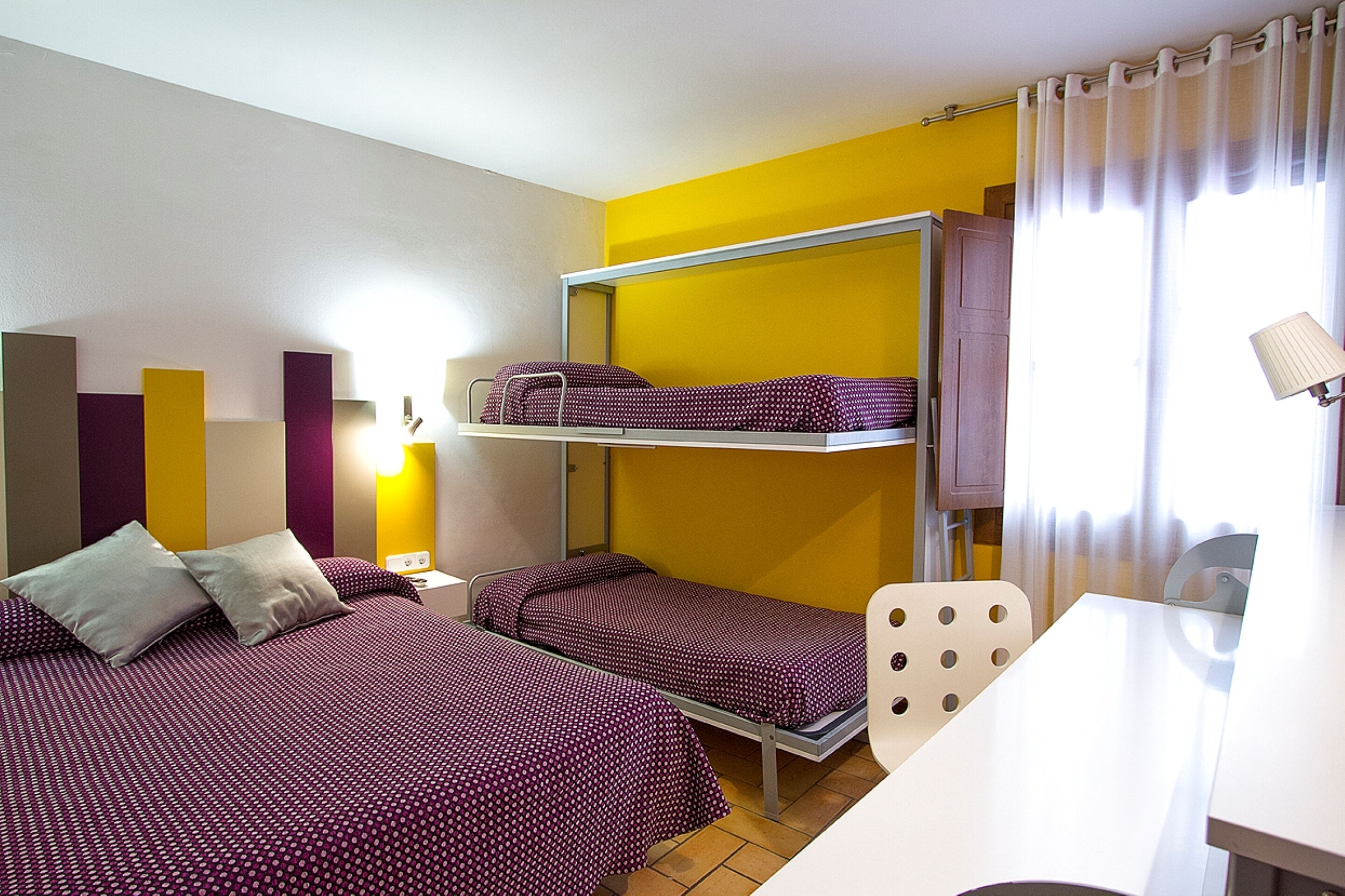 triple room | blackout curtains, cots/infant beds, free wifi, bed sheets