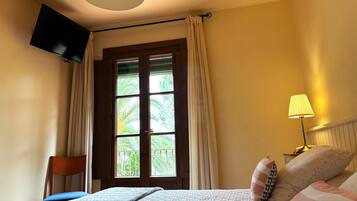 Twin kamer | Verduisterende gordijnen, babybedden (toeslag), gratis wifi, beddengoed