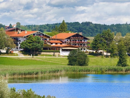 Exterior. Aktiv- und Wellnesshotel Seeblick