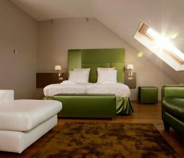 Deluxe Suite | In-room safe, desk, laptop workspace, free WiFi