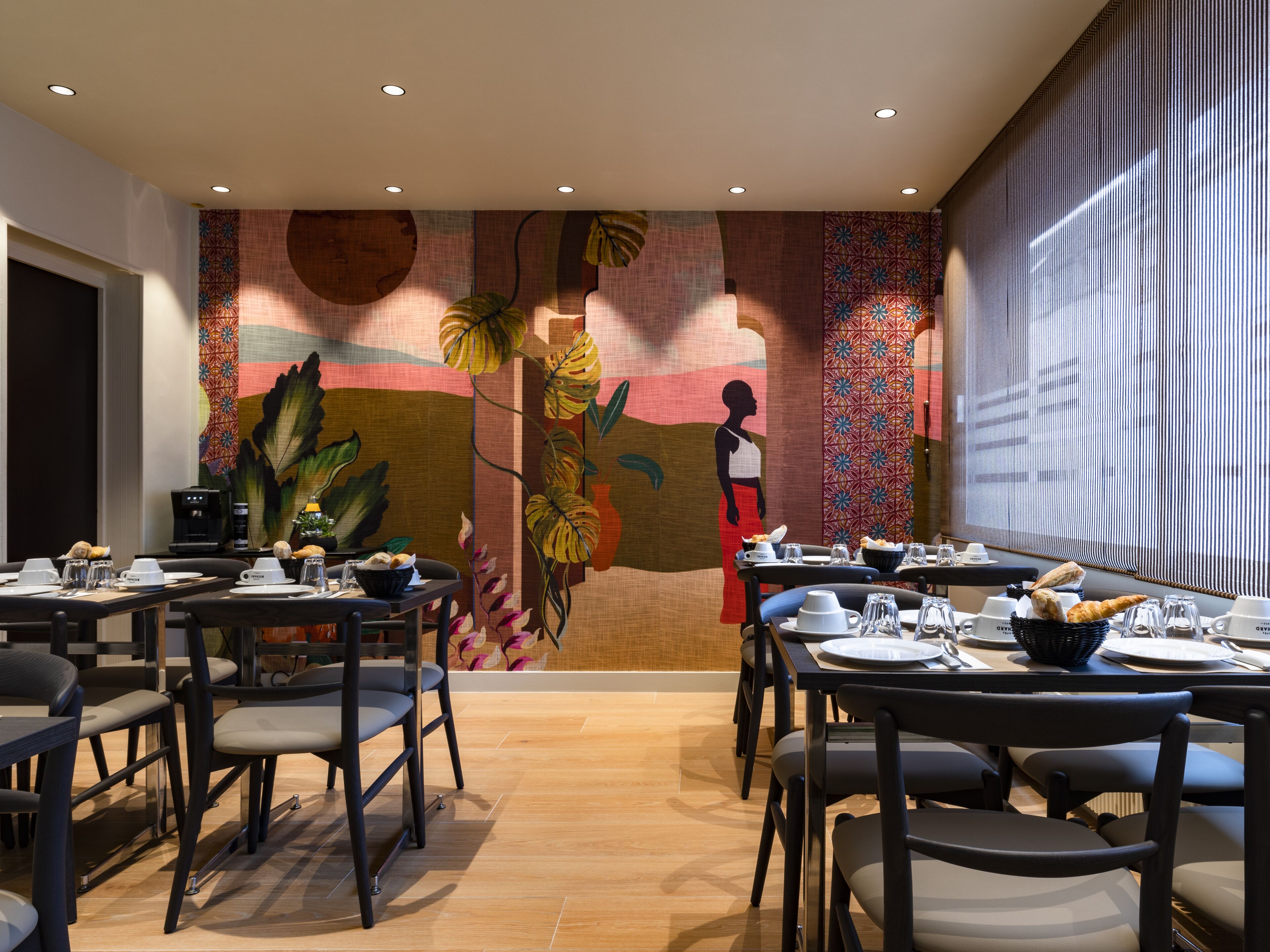 daily full breakfast (eur 14 per person)