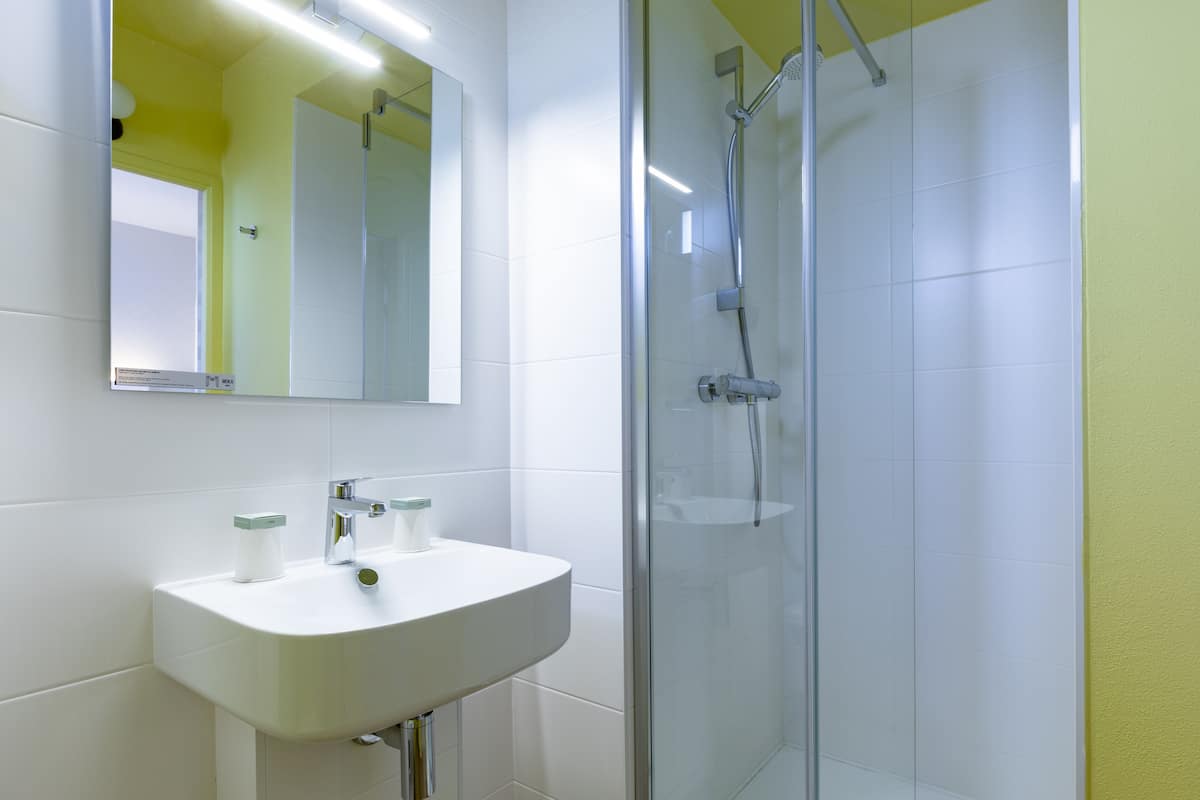 standard double room | bathroom | hair dryer, towels