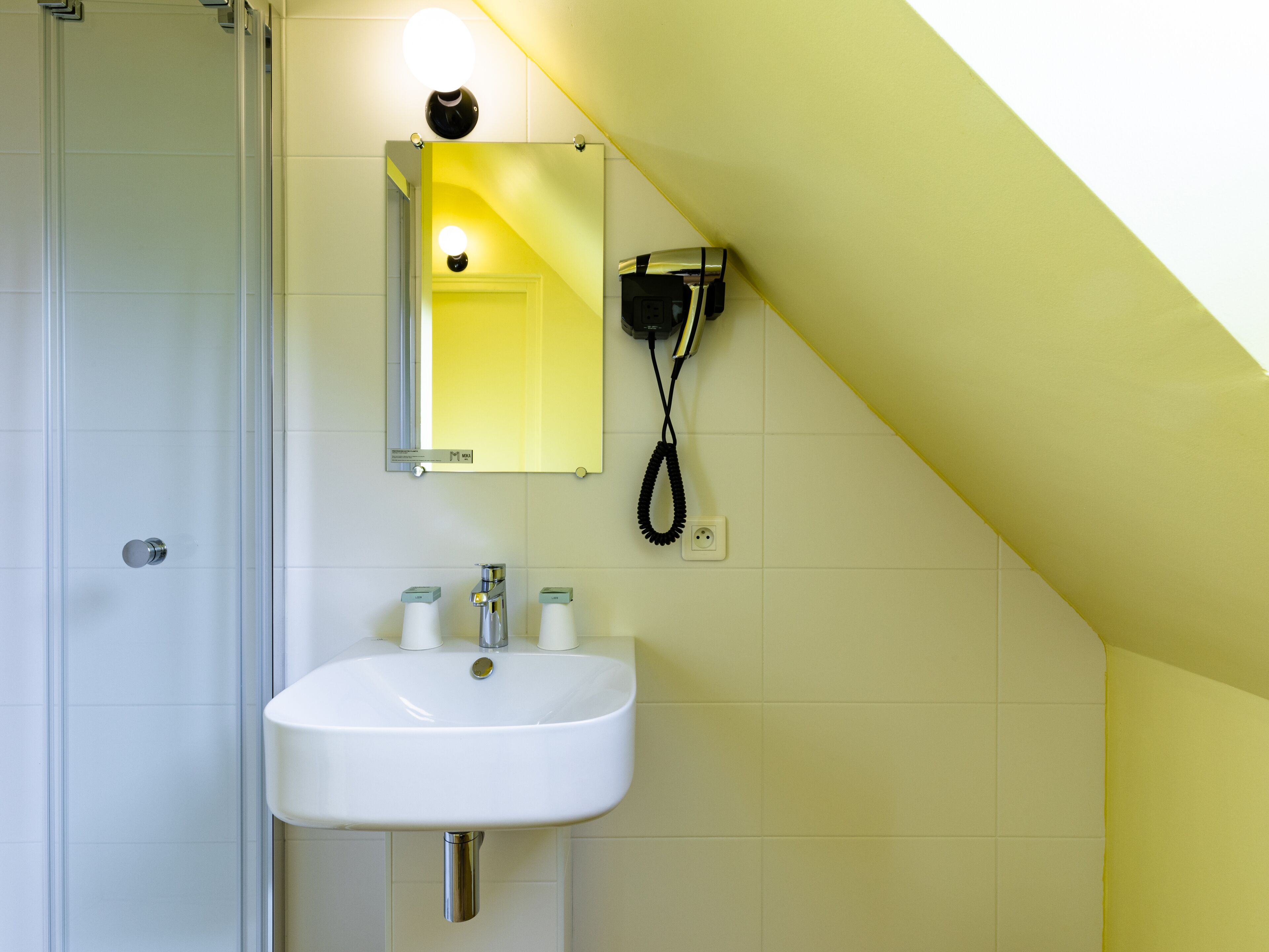 quadruple room | bathroom | hair dryer, towels