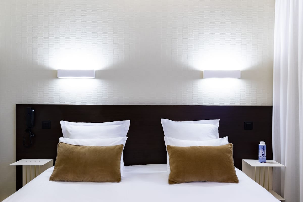 comfort double room | desk, soundproofing, free wifi, bed sheets