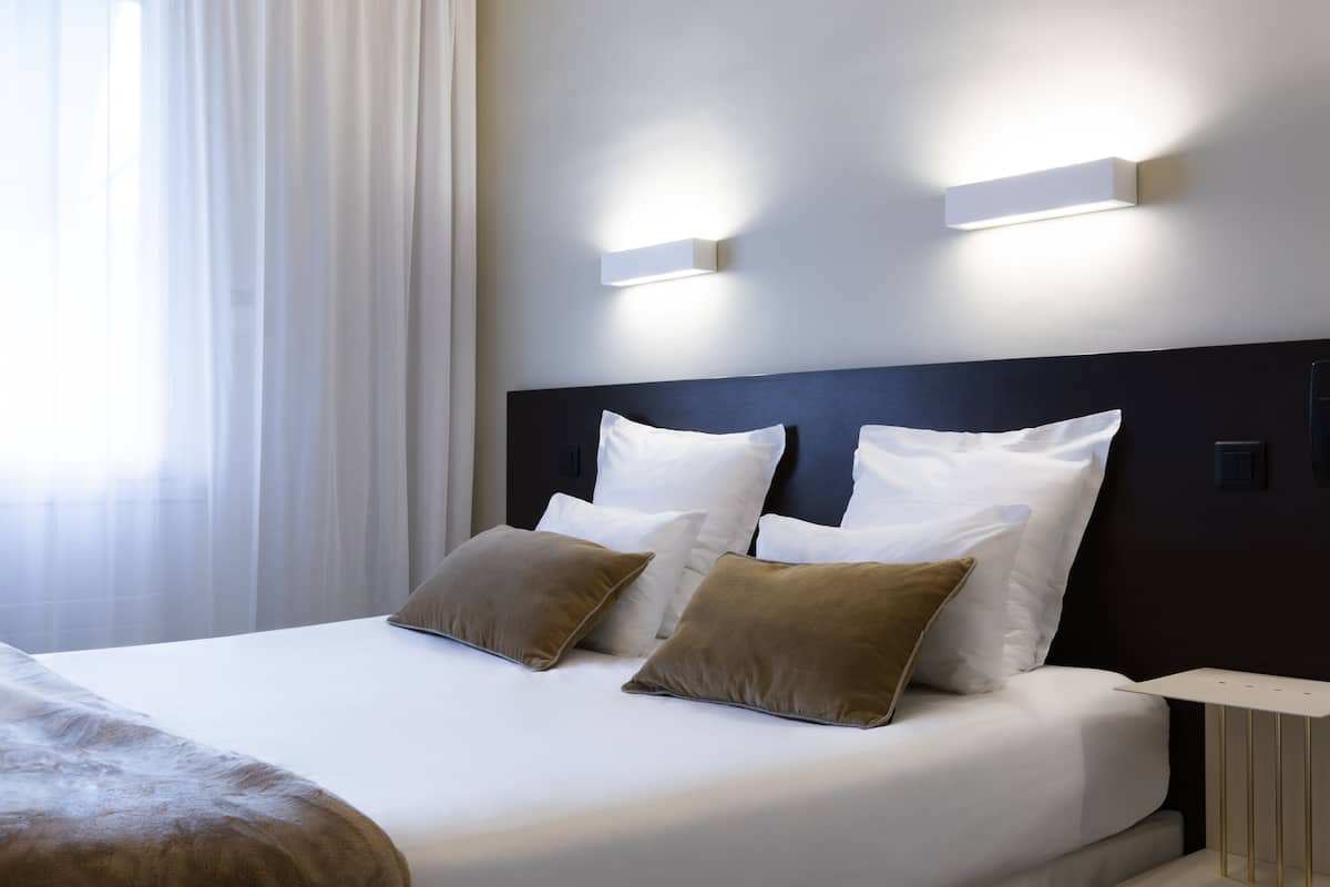 triple room | desk, soundproofing, free wifi, bed sheets