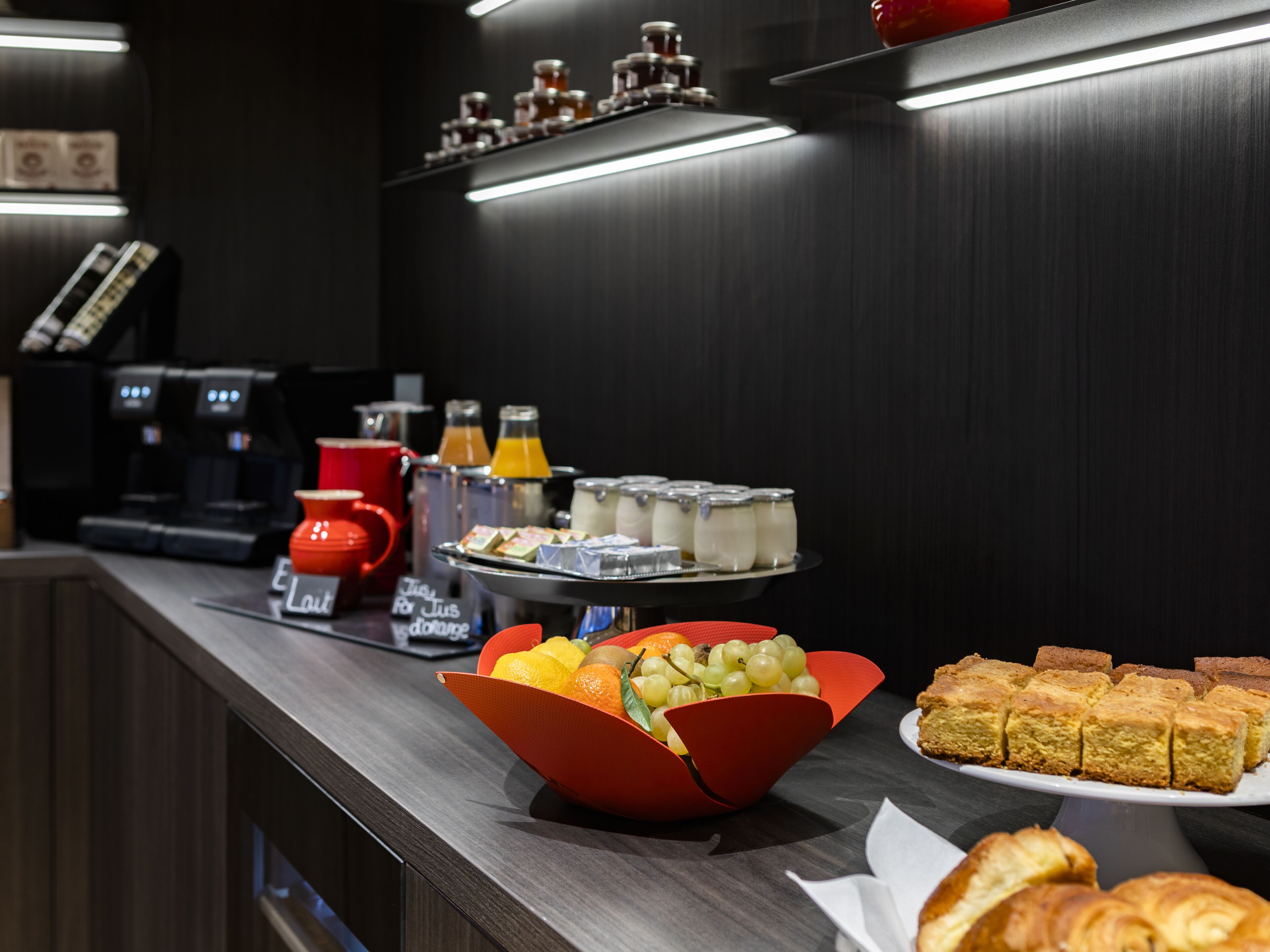 daily full breakfast (eur 14 per person)