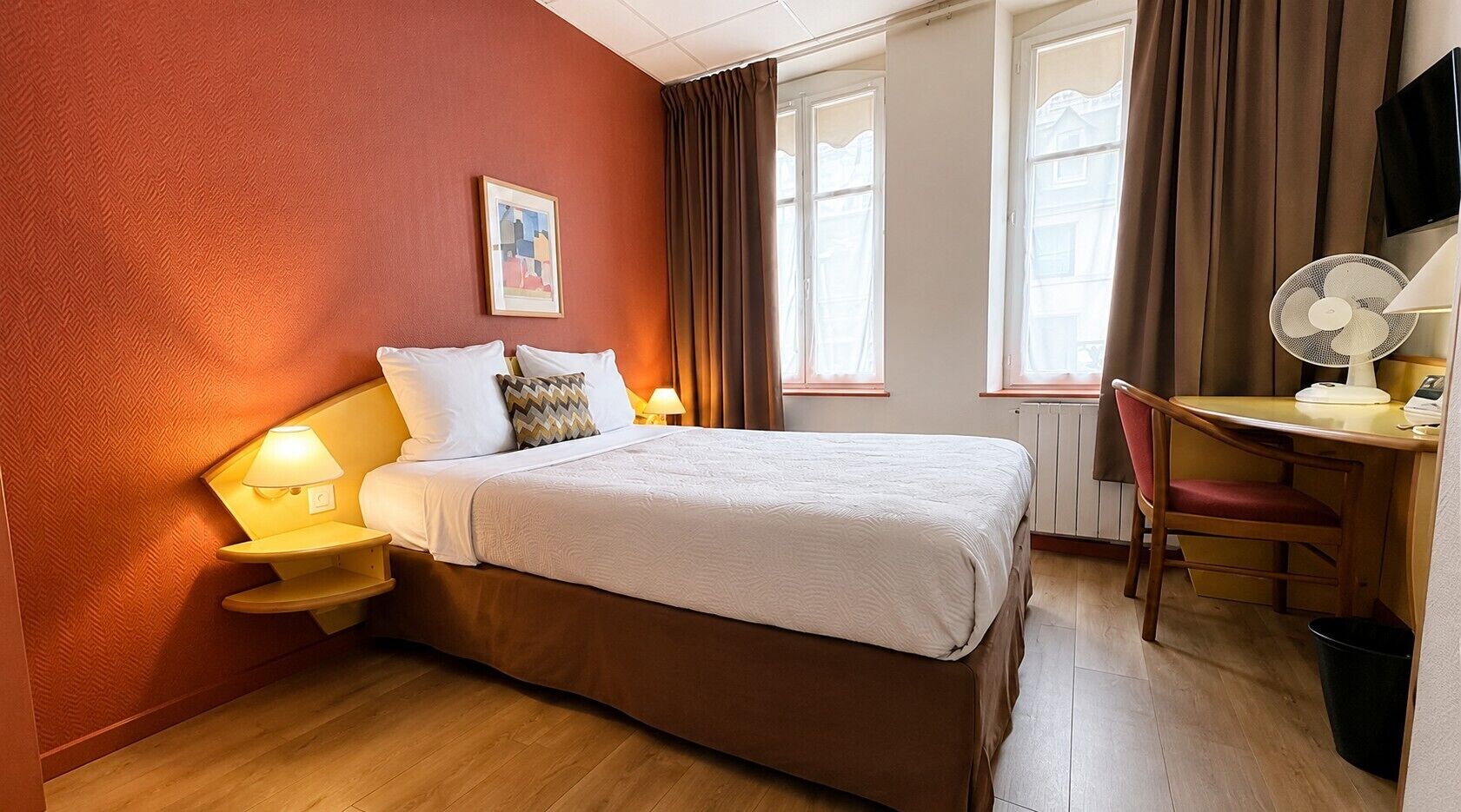 Doppelzimmer | Schreibtisch, schallisolierte Zimmer, Bügeleisen/Bügelbrett