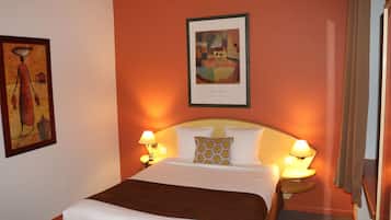 Double Room | Desk, soundproofing, iron/ironing board, free cribs/infant beds