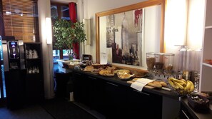 Daily buffet breakfast (EUR 12 per person) - Relais des Châteaux Forts (Bitche)