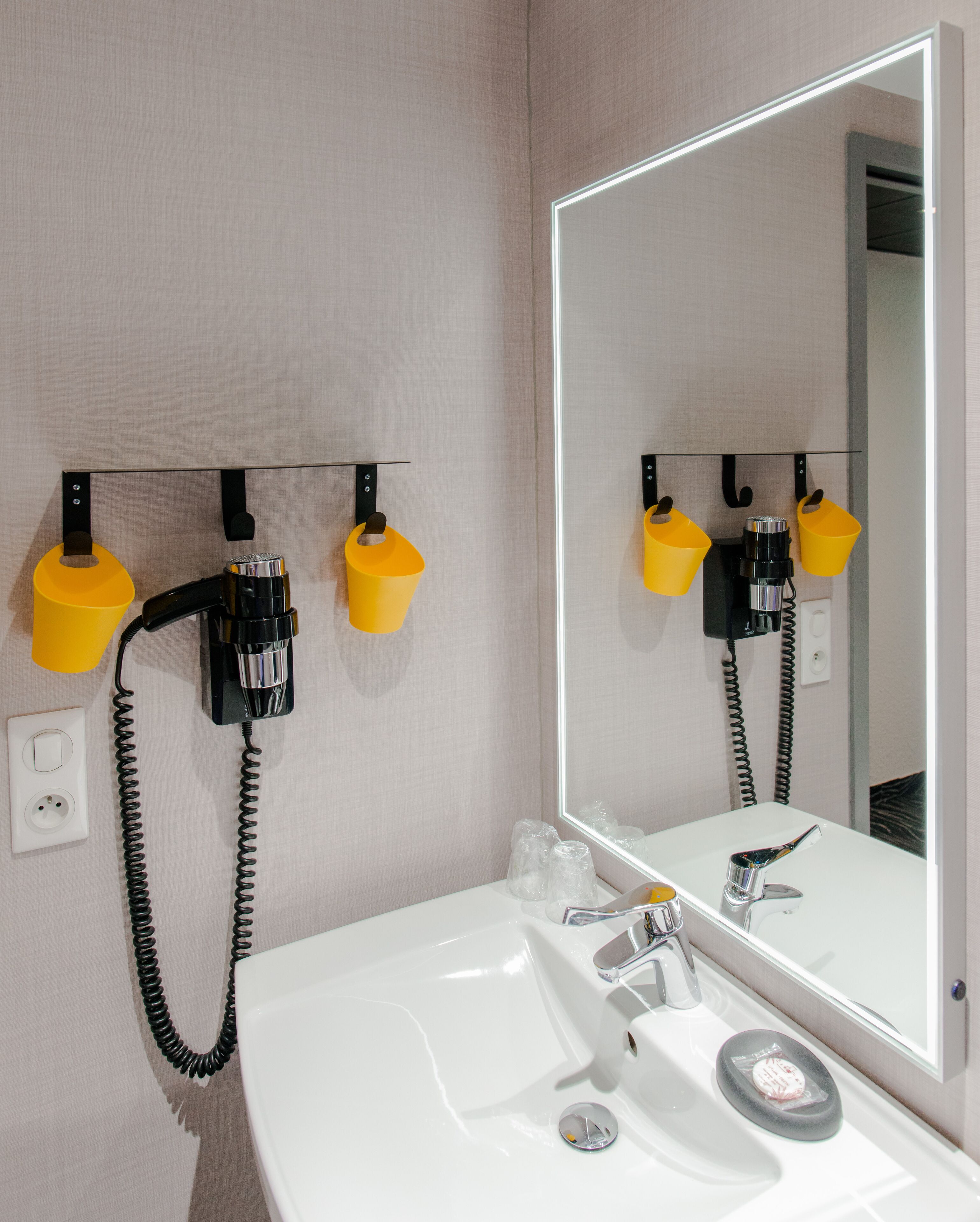 combined shower/bathtub, free toiletries, hair dryer, towels