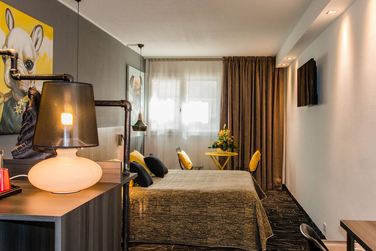 desk, blackout curtains, soundproofing, iron/ironing board