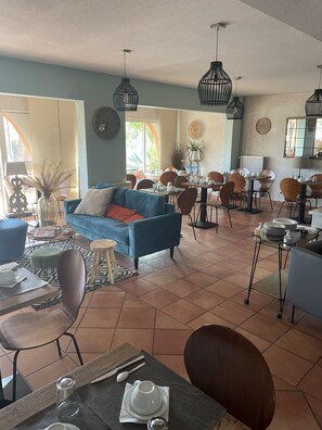 Flat-screen TV - Hôtel Athéna (Agde)