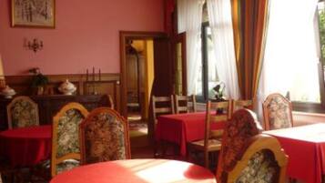 Dagelijks ontbijtbuffet (EUR 12.50 per persoon)