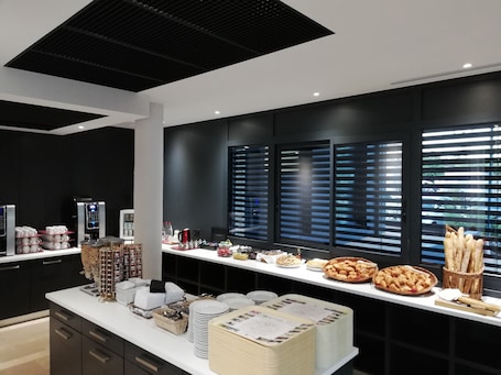 Desayuno buffet diario (EUR 12.50 por persona)