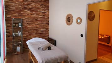 Sauna, tina de hidromasaje, baño de vapor y tratamientos corporales