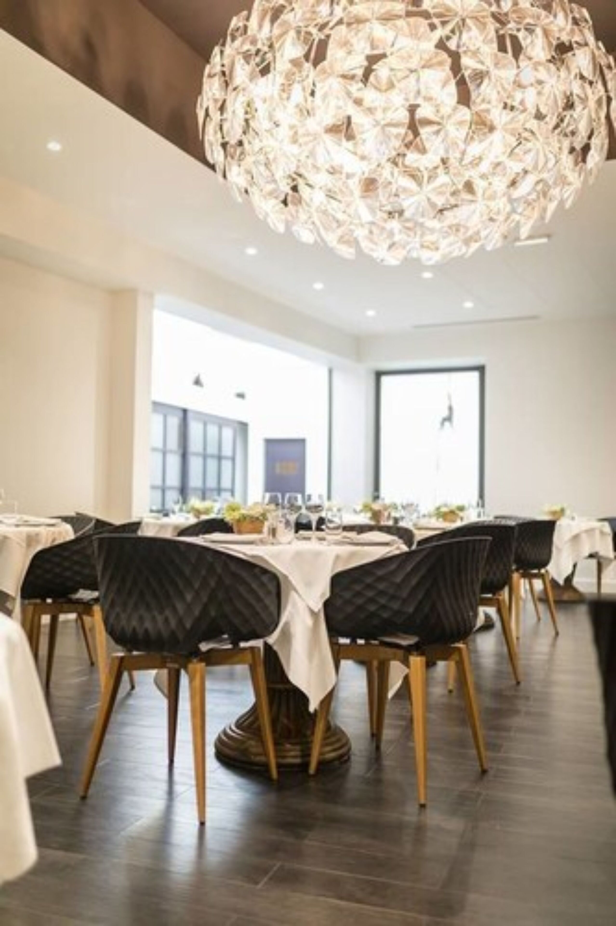 2 restaurants, serveren lunch, diner, Franse gerechten