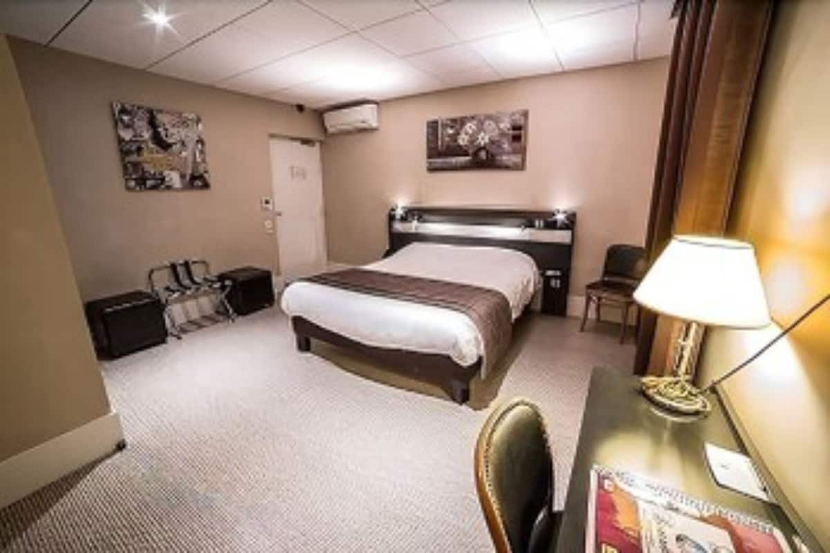 Premium bedding, desk, blackout curtains, soundproofing