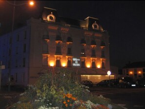 Façade de l’hébergement - soirée/nuit