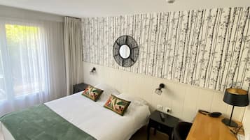 Chambre Double Confort, terrasse | Bureau, fer et planche à repasser, Wi-Fi gratuit, draps fournis