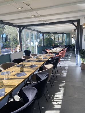 Daily buffet breakfast (EUR 12 per person) - Citotel Le Clos Du Pontic (Landerneau)