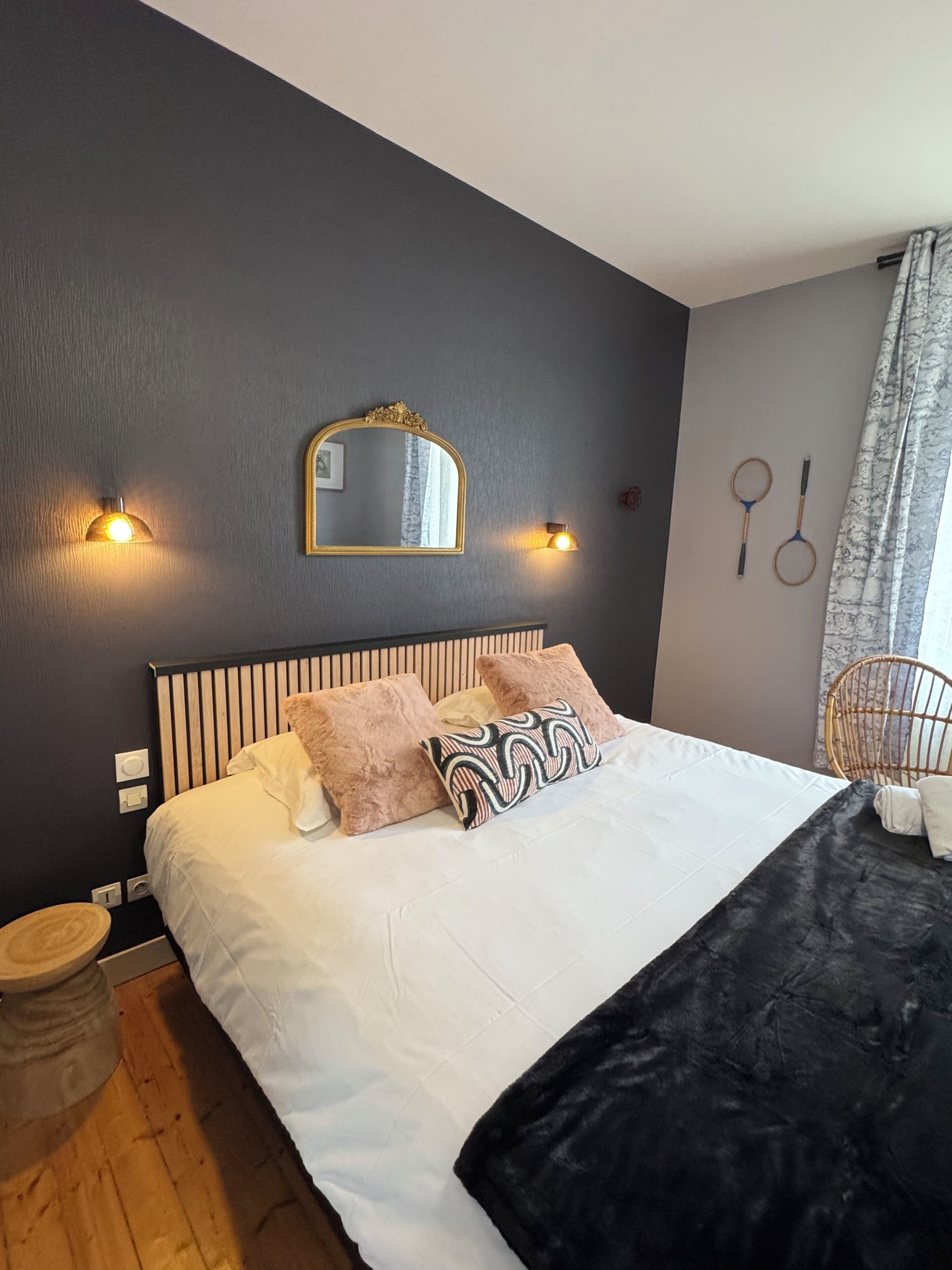 Bureau, fer et planche à repasser, Wi-Fi gratuit, draps fournis