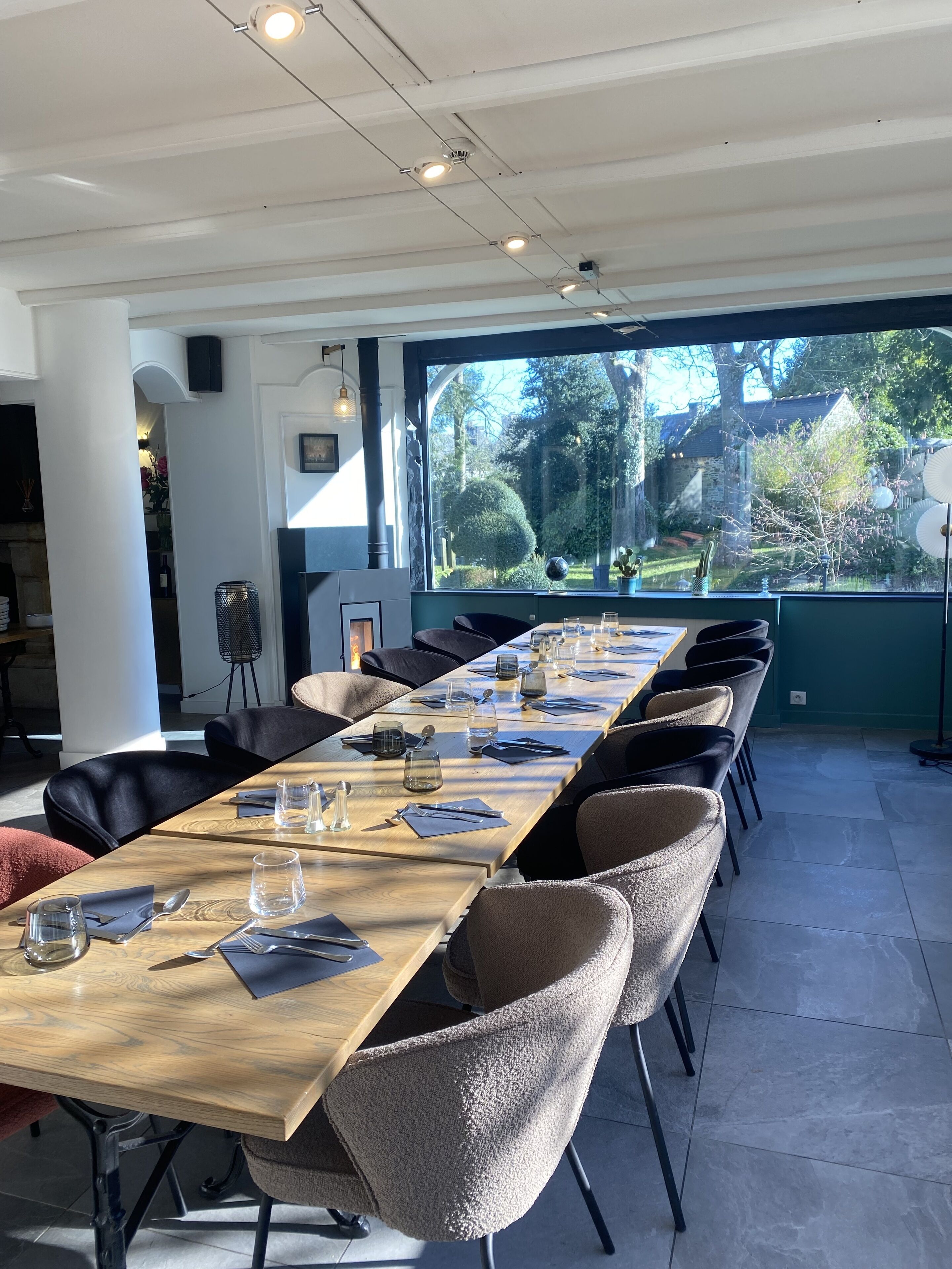 lunch and dinner served