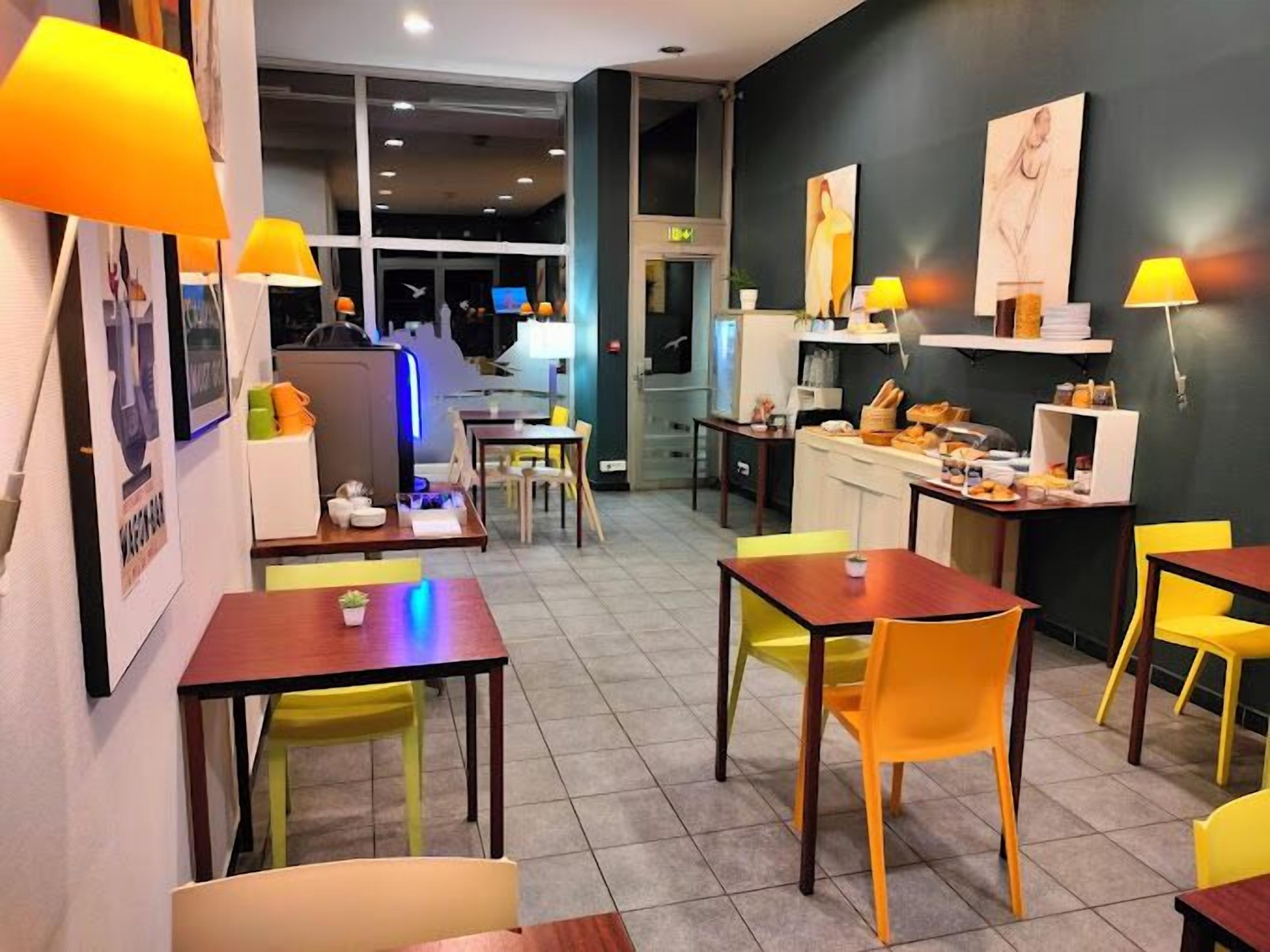 Daily buffet breakfast (EUR 13.20 per person)