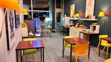 Daily buffet breakfast (EUR 13.20 per person)