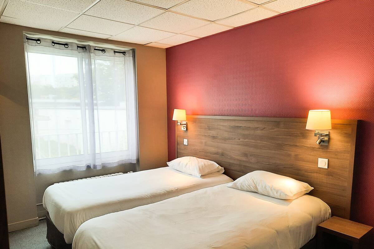Kamar Twin Klub | Meja kerja, tirai kedap cahaya, kedap suara, dan setrika/meja setrika