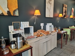 Daily buffet breakfast (EUR 13.20 per person)